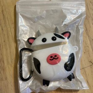 Cute Cow for AirPods Gen 1 & 2 w/ clipper.                          BRAND NEW